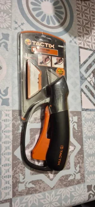 TACTIX Cúter Navaja Seguridad Retráctil