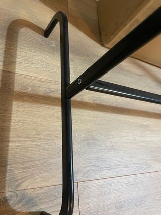 Burro perchero de metal negro