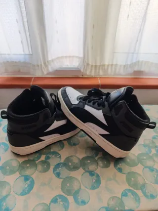 Zapatillas Puma Negras y Blancas Talla...