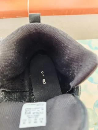 Zapatillas Puma Negras y Blancas Talla...