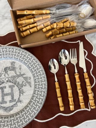 Cubertería 12 comensales bambú y acero