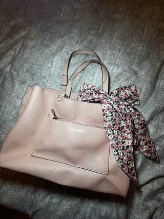 Bolso Steve Madden Rosa con Pañuelo Floral