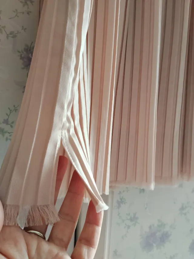 Falda plisada rosa y dorada