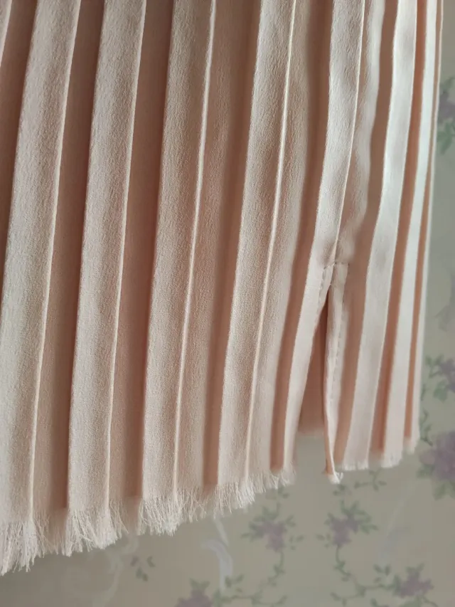 Falda plisada rosa y dorada