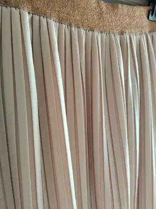 Falda plisada rosa y dorada