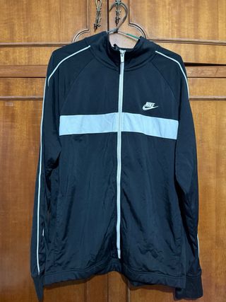 Chaqueta Nike Negra Logo Bordado