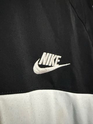 Chaqueta Nike Negra Logo Bordado