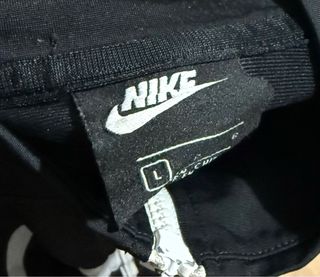 Chaqueta Nike Negra Logo Bordado