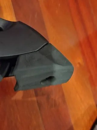 Patines en línea negros y rojos