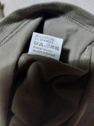 Top sin mangas con pedrería