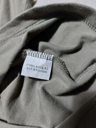 Top sin mangas con pedrería