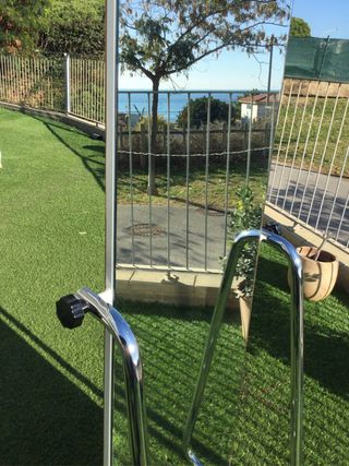 Splendido specchio a figura intera con ruote