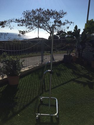 Splendido specchio a figura intera con ruote