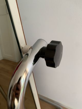 Splendido specchio a figura intera con ruote