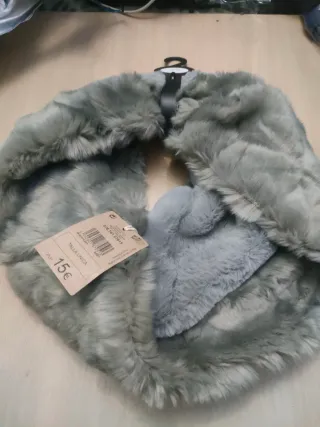 Cuello de pelo gris mujer