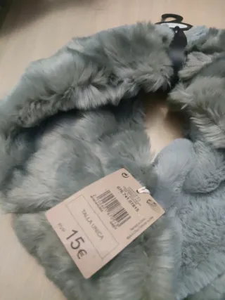 Cuello de pelo gris mujer