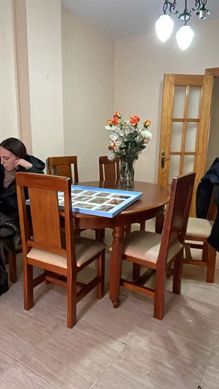 Mesa comedor redonda y 6 sillas madera