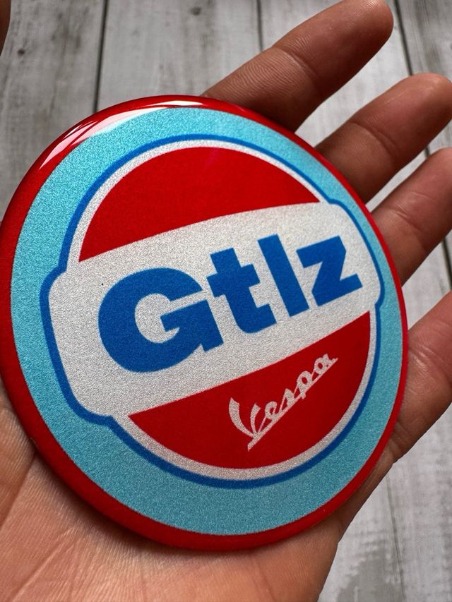 EMBLEMA MAGNETICO PIAGGIO VESPA GTLZ GULF FRONTAL