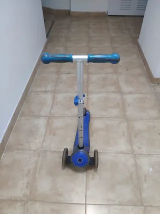 Patinete infantil azul