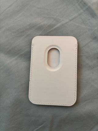 Cartera de cuero con mapa y aviones