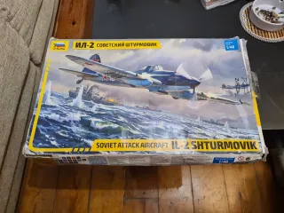 Maqueta Zvezda IL-2 SHTURMOVIK 1/48(LEER ANUNCIO)