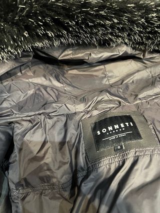 Chaqueta Sonneti Negra con Capucha de Pelo