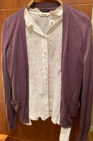 Blusa Tintoretto blanca bordada morada