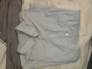 Camisa azul de manga larga