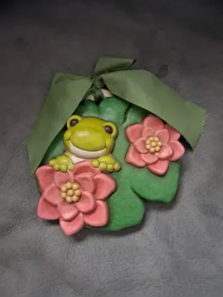 Formella Thun Rana e Fiori