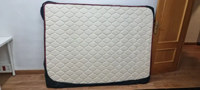 Base de cama de lamas metálica y madera y colchon