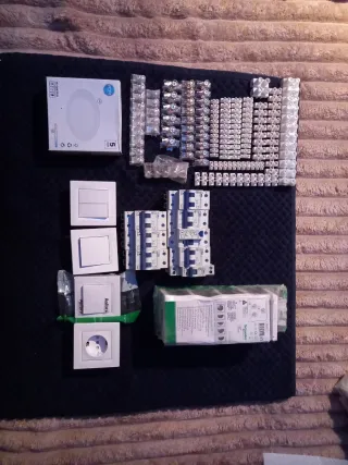 Lote material eléctrico nuevo