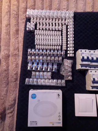 Lote material eléctrico nuevo