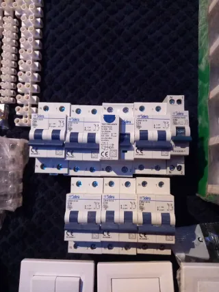 Lote material eléctrico nuevo