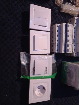 Lote material eléctrico nuevo