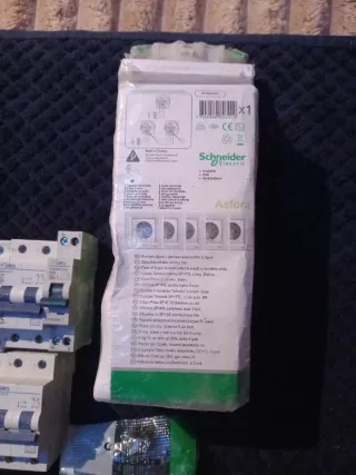 Lote material eléctrico nuevo