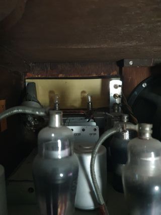 Radio a válvulas Reality