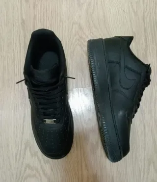 Nike Air Force 1negras + cordones gruesos