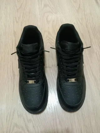 Nike Air Force 1negras + cordones gruesos