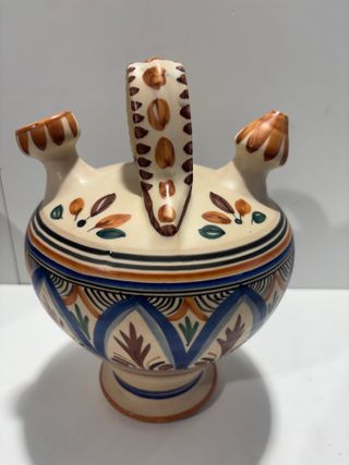 Botijo de cerámica pintado a mano