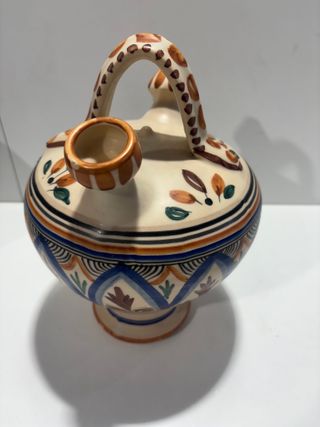 Botijo de cerámica pintado a mano