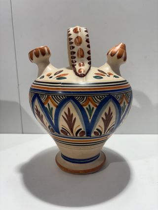 Botijo de cerámica pintado a mano