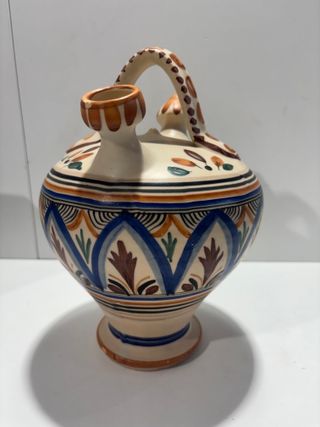 Botijo de cerámica pintado a mano