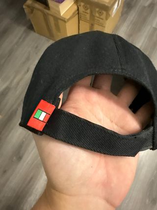 Gorra Supreme Negra Roja 1 Uso