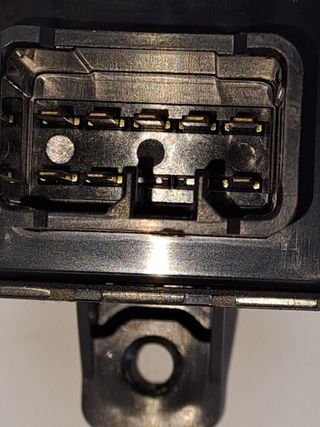 MANDO ELEVALUNAS DELANTERO DERECHO KIA VENGA