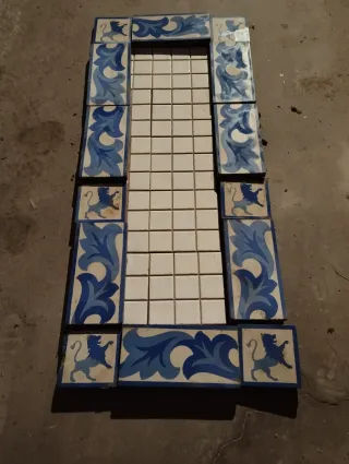 Azulejos antiguos decorativos león y flor