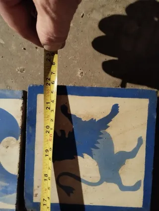 Azulejos antiguos decorativos león y flor