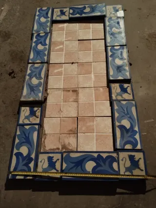 Azulejos antiguos decorativos león y flor