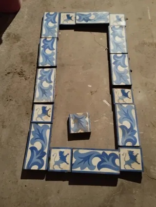 Azulejos antiguos decorativos león y flor