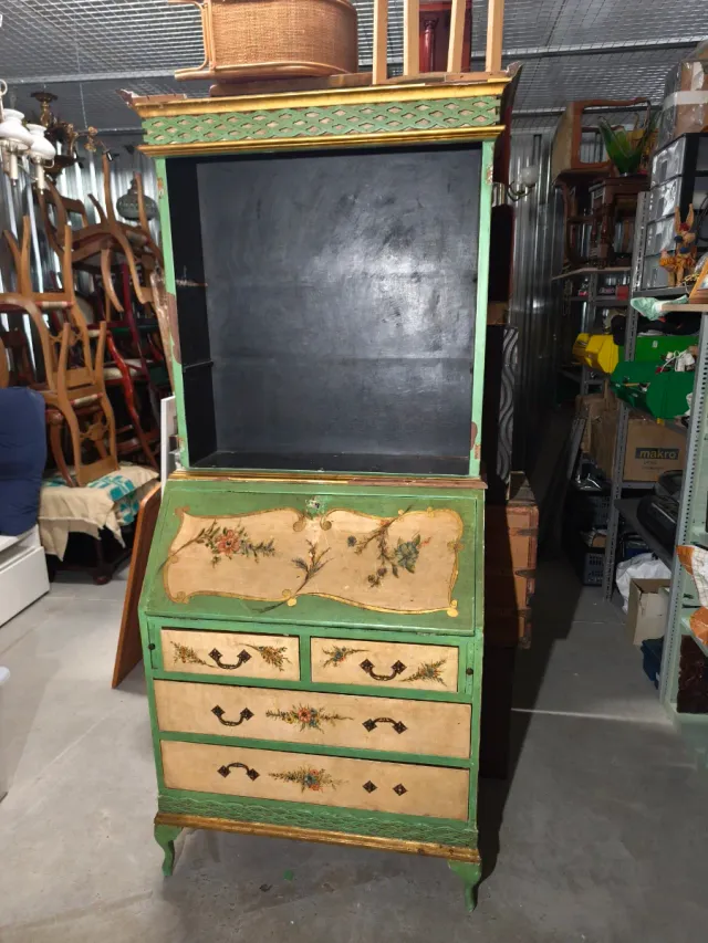 Precioso secreter veneciano pintado a mano