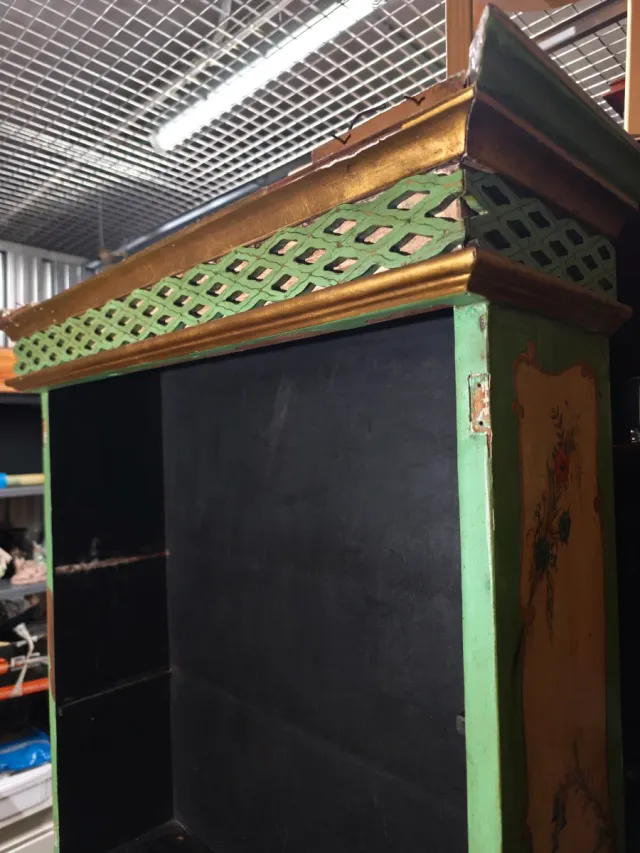 Precioso secreter veneciano pintado a mano